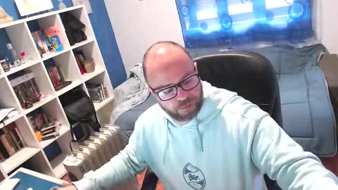 ravingr3d3 online show from March 18, 9:01 am