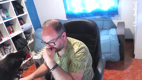 ravingr3d3 online show from April 10, 8:19 am