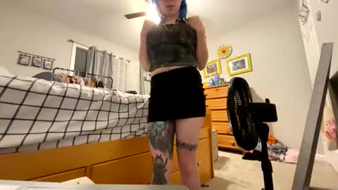 Snapshot of ravyn_xoxo chatting on November 19, 4:12 am Ravynn 3 online show from November 19, 4:12 am