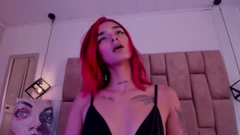 Snapshot of ravynrouge_ chatting on October 20, 7:03 pm ravynrouge_ online show from October 20, 7:03 pm