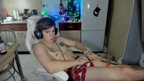 Snapshot of ray_hill chatting on December 19, 9:17 pm Ray online show from December 19, 9:17 pm