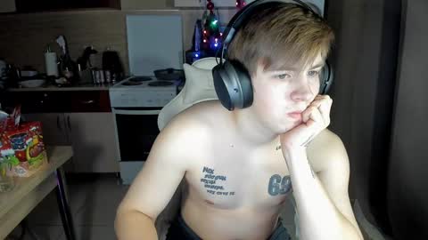 Snapshot of ray_hill chatting on December 31, 9:50 pm Ray online show from December 31, 9:50 pm