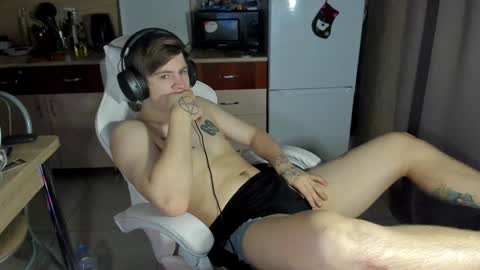 Snapshot of ray_hill chatting on January 18, 3:59 pm Ray online show from January 18, 3:59 pm