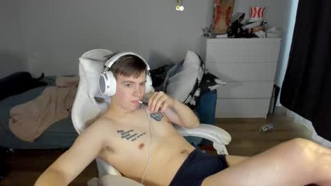 Snapshot of ray_hill chatting on September 19, 12:50 pm Ray online show from September 19, 12:50 pm