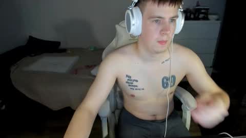 Snapshot of ray_hill chatting on October 2, 2:18 am Ray online show from October 2, 2:18 am