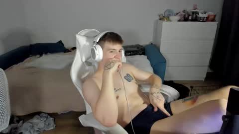 Snapshot of ray_hill chatting on October 10, 9:47 pm Ray online show from October 10, 9:47 pm