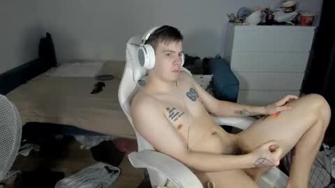 Snapshot of ray_hill chatting on October 23, 5:55 pm Ray online show from October 23, 5:55 pm