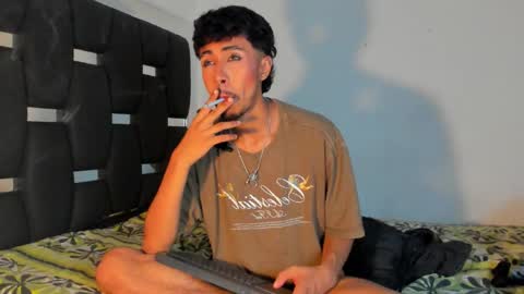 Snapshot of raydevil_ chatting on October 2, 1:45 am Rayn online show from October 2, 1:45 am