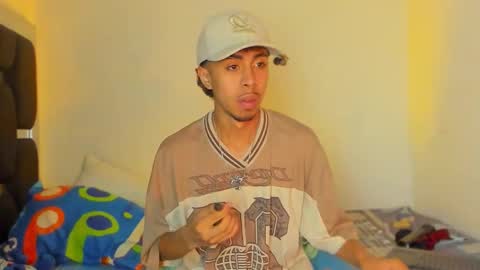 Snapshot of raydevil_ chatting on October 29, 4:42 pm Rayn online show from October 29, 4:42 pm