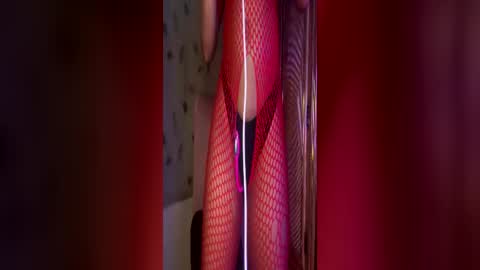Snapshot of rayemillian chatting on June 19, 11:52 pm Raye Millian online show from June 19, 11:52 pm