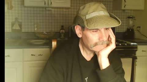 Snapshot of raylene4u2 chatting on May 3, 5:46 am Ray online show from May 3, 5:46 am