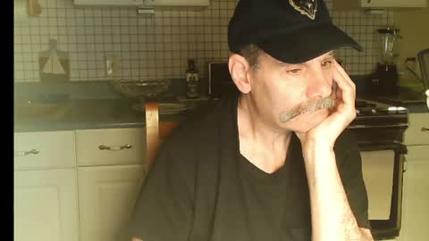 Snapshot of raylene4u2 chatting on May 6, 2:51 am Ray online show from May 6, 2:51 am