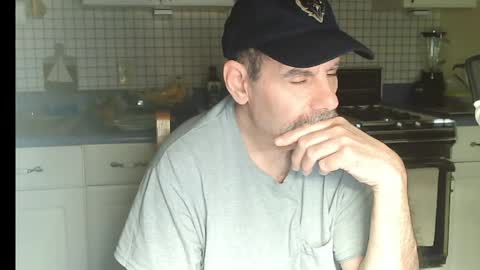 Snapshot of raylene4u2 chatting on May 7, 8:20 am Ray online show from May 7, 8:20 am
