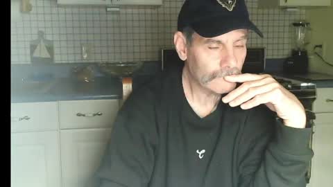 Snapshot of raylene4u2 chatting on May 12, 8:33 am Ray online show from May 12, 8:33 am