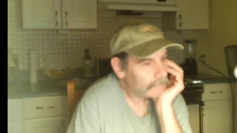 Snapshot of raylene4u2 chatting on July 4, 6:19 am Ray online show from July 4, 6:19 am