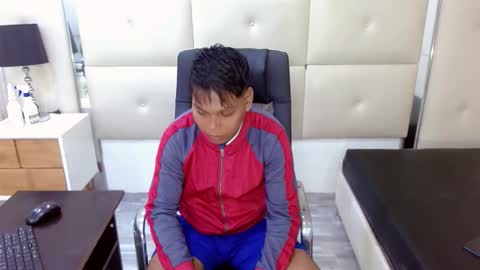 Snapshot of raystewart_ chatting on October 17, 2:26 am raystewart online show from October 17, 2:26 am