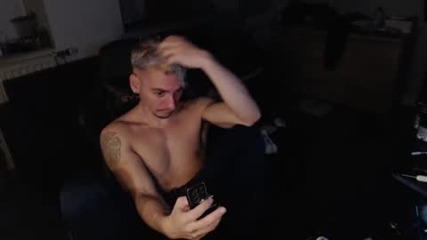 Rayzel online show from December 20, 11:23 pm