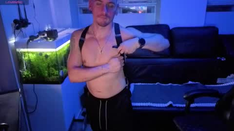 Rayzel online show from February 13, 9:44 pm