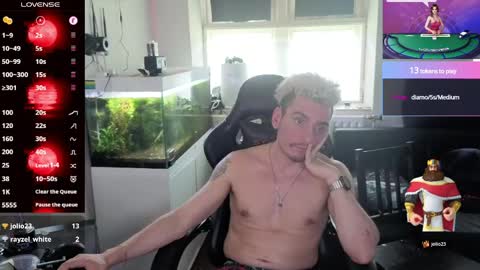 Rayzel White online show from June 8, 1:33 pm