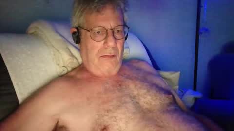 mickey95003 online show from April 10, 1:55 am