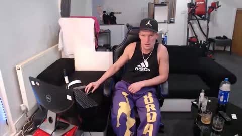 Snapshot of reallyman7 chatting on February 22, 1:42 pm Ask me online show from February 22, 1:42 pm