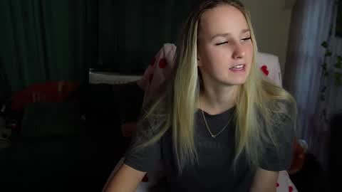 Snapshot of realmiagold chatting on February 27, 9:32 am IG realmiagold online show from February 27, 9:32 am