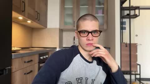 AliceEve online show from April 3, 8:56 am