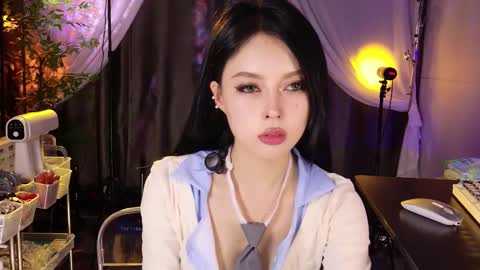 reaowna___ online show from November 11, 2:50 pm