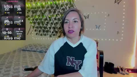 Snapshot of rebbeca09 chatting on September 11, 10:37 am Rebbeca online show from September 11, 10:37 am