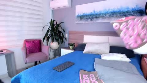 Snapshot of rebeca_cortez1 chatting on April 22, 7:59 pm I invite you to my birthday on November 3th online show from April 22, 7:59 pm