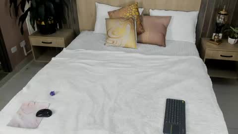 Snapshot of rebeca_cortez1 chatting on June 5, 7:41 pm I invite you to my birthday on November 3th online show from June 5, 7:41 pm