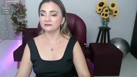 Snapshot of rebeca_milf chatting on April 19, 12:48 pm REBECA online show from April 19, 12:48 pm
