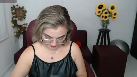 Snapshot of rebeca_milf chatting on May 1, 1:59 pm REBECA online show from May 1, 1:59 pm