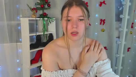 Snapshot of rebecca_____ chatting on December 11, 9:45 pm rebecca_____ online show from December 11, 9:45 pm