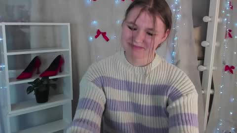 Snapshot of rebecca_____ chatting on January 9, 12:35 am rebecca_____ online show from January 9, 12:35 am