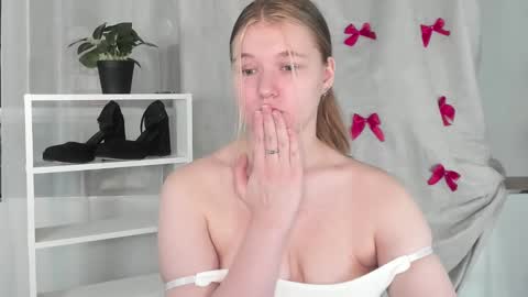 Snapshot of rebecca_____ chatting on January 31, 6:36 pm rebecca_____ online show from January 31, 6:36 pm