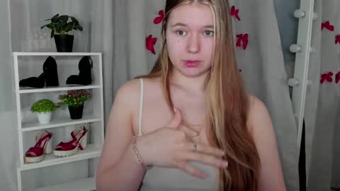 Snapshot of rebecca_____ chatting on February 9, 6:26 pm rebecca_____ online show from February 9, 6:26 pm