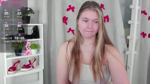 Snapshot of rebecca_____ chatting on February 11, 9:35 pm rebecca_____ online show from February 11, 9:35 pm