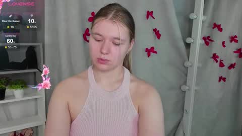 Snapshot of rebecca_____ chatting on February 19, 6:32 pm rebecca_____ online show from February 19, 6:32 pm