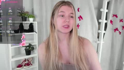 Snapshot of rebecca_____ chatting on February 25, 9:35 pm rebecca_____ online show from February 25, 9:35 pm