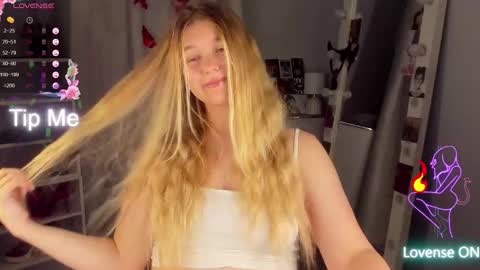 Snapshot of rebecca_____ chatting on September 13, 1:38 am rebecca_____ online show from September 13, 1:38 am