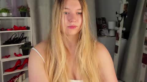 Snapshot of rebecca_____ chatting on October 13, 1:38 am rebecca_____ online show from October 13, 1:38 am