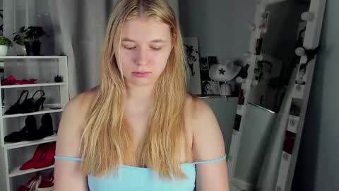 Snapshot of rebecca_____ chatting on November 25, 4:23 am rebecca_____ online show from November 25, 4:23 am