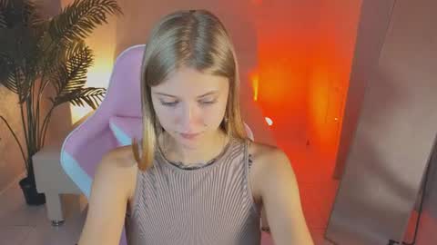 Snapshot of rebecca_caldwell chatting on July 19, 9:02 am Rebecca Caldwell online show from July 19, 9:02 am