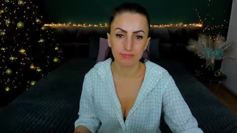 Snapshot of rebecca_diamonds chatting on January 2, 12:13 pm rebecca_diamonds online show from January 2, 12:13 pm