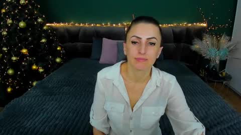 Snapshot of rebecca_diamonds chatting on January 3, 12:19 pm rebecca_diamonds online show from January 3, 12:19 pm