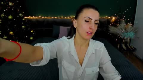Snapshot of rebecca_diamonds chatting on January 5, 3:55 pm rebecca_diamonds online show from January 5, 3:55 pm