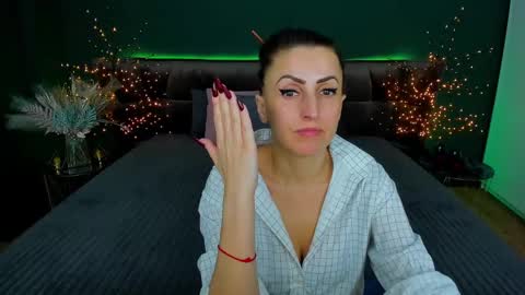 Snapshot of rebecca_diamonds chatting on February 6, 9:43 am rebecca_diamonds online show from February 6, 9:43 am