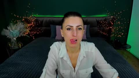 Snapshot of rebecca_diamonds chatting on February 26, 2:57 pm rebecca_diamonds online show from February 26, 2:57 pm