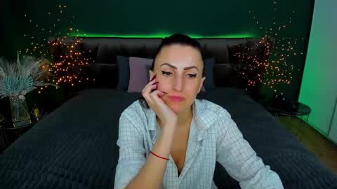 Snapshot of rebecca_diamonds chatting on March 10, 9:43 am rebecca_diamonds online show from March 10, 9:43 am